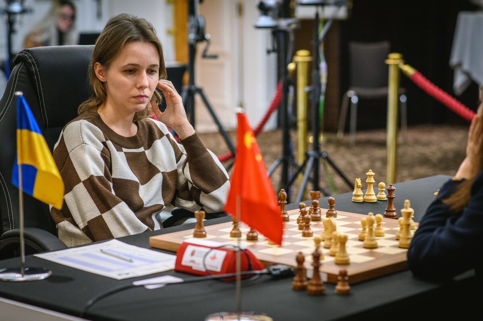 Kiyinish bilan yotoqda jinsiy aloqa