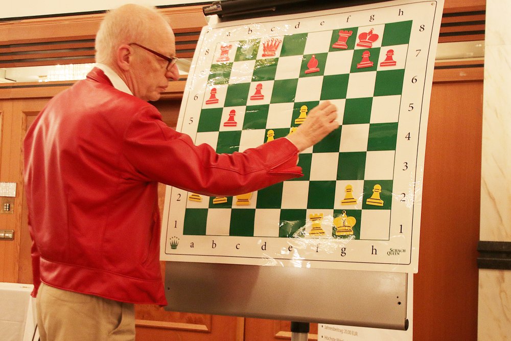 Fritz Trainer (Chessbase) - Facing the World Champions - Vlastimil