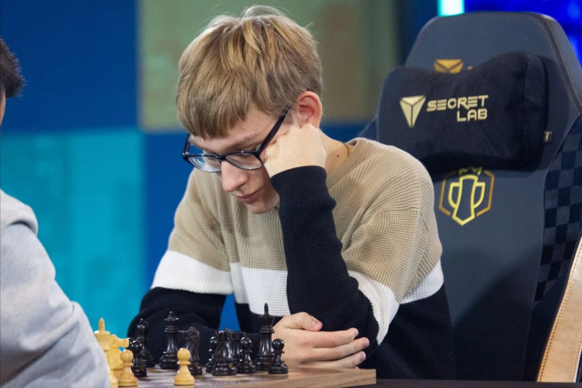 Chess.com Classic: Lazavik beats Nepo
