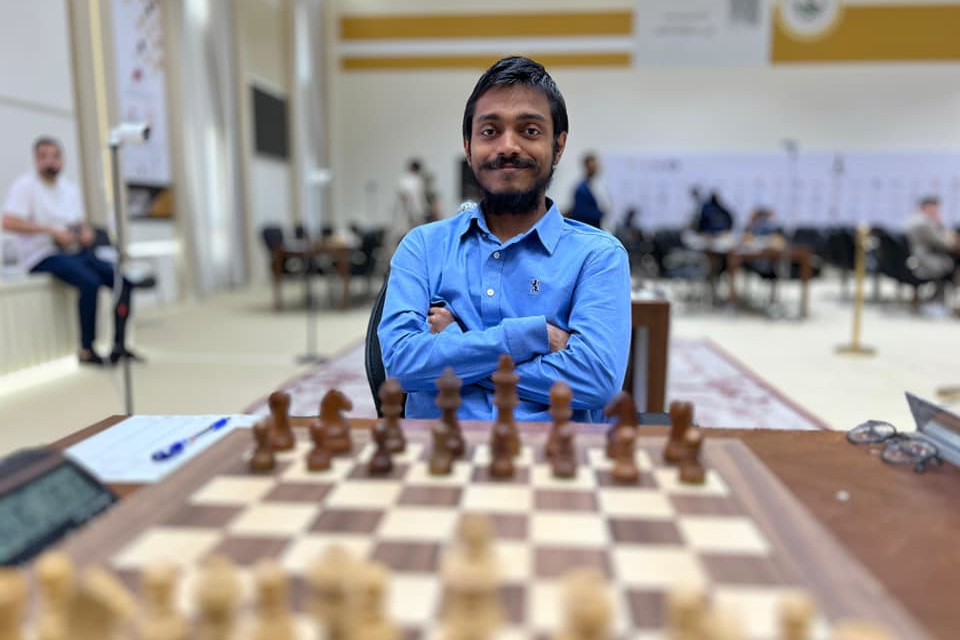 Sharjah: Aravindh keeps sole lead, six players a half point back - Vimarsana News