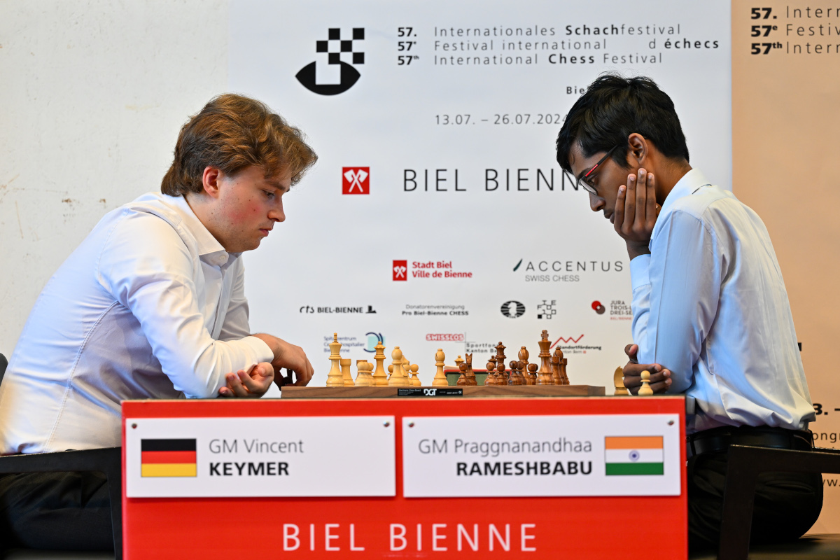 Biel: Pragg delivers in the blitz to stay in the race