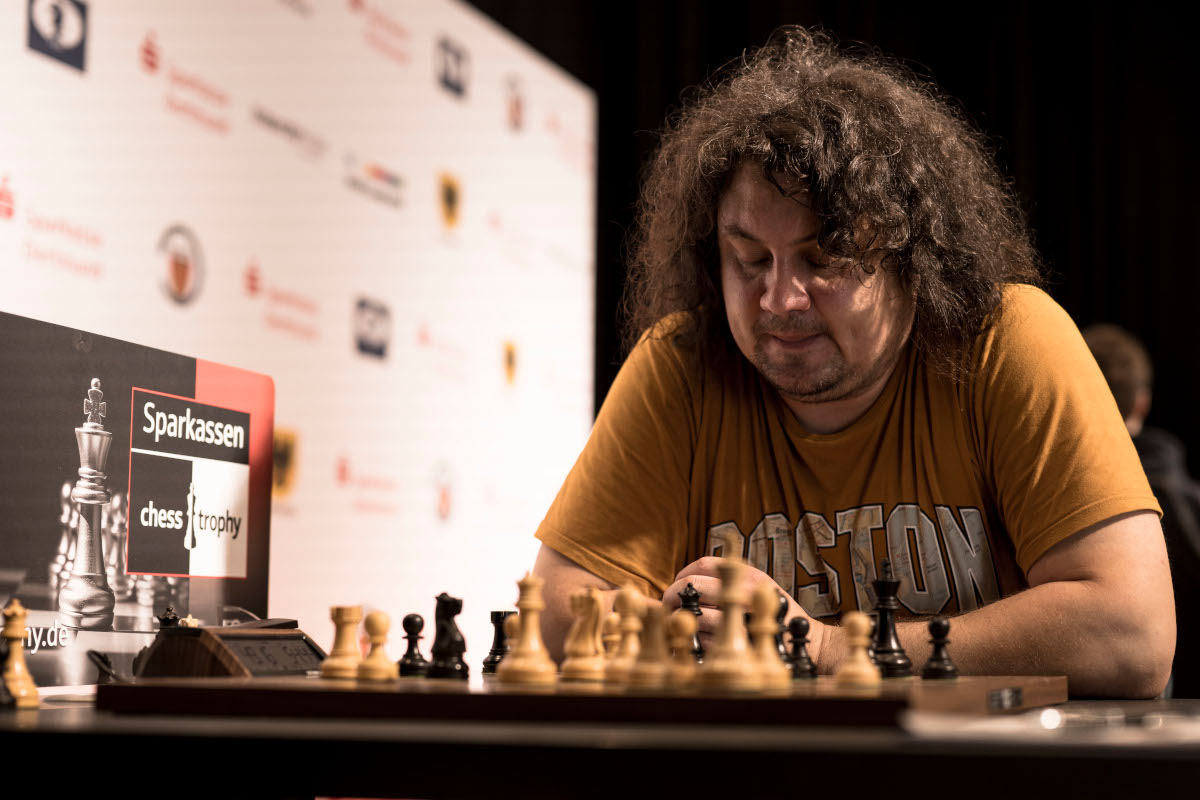 Dortmund: Korobov, Quesada and Gavrilescu co-leaders in the A-Open