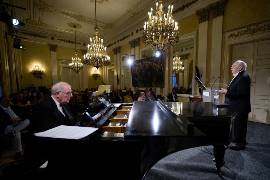 Opera and chess - Lajos Portisch celebrated the Olympiad with an aria evening