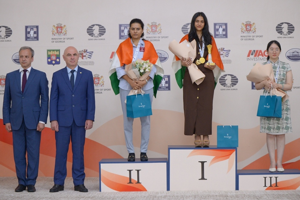 Dildolar bilan juda keksa ayollarning porno fotosuratlari