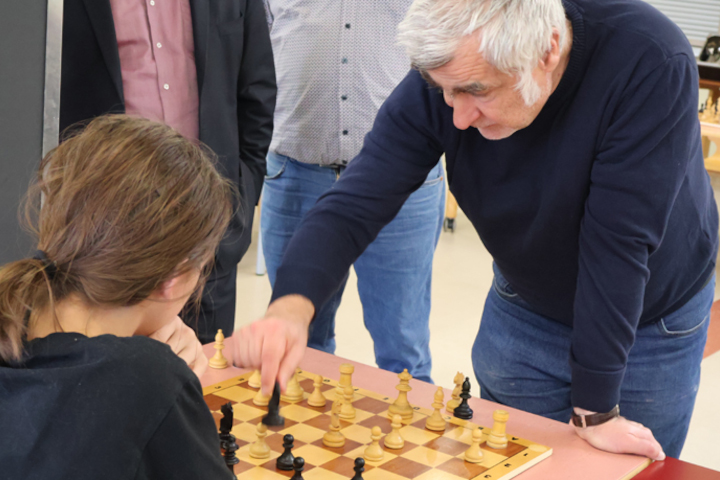 Lenda visita Salzgitter: Vasyl Ivanchuk brilha em simultânea de 31 tabuleiros