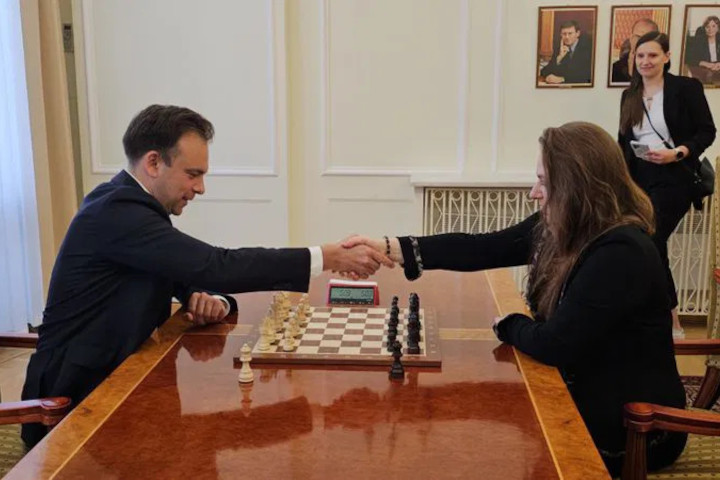 How strong is the Polish Minister of Finance? Andrzej Domanski faced Judit Polgar in Warsaw