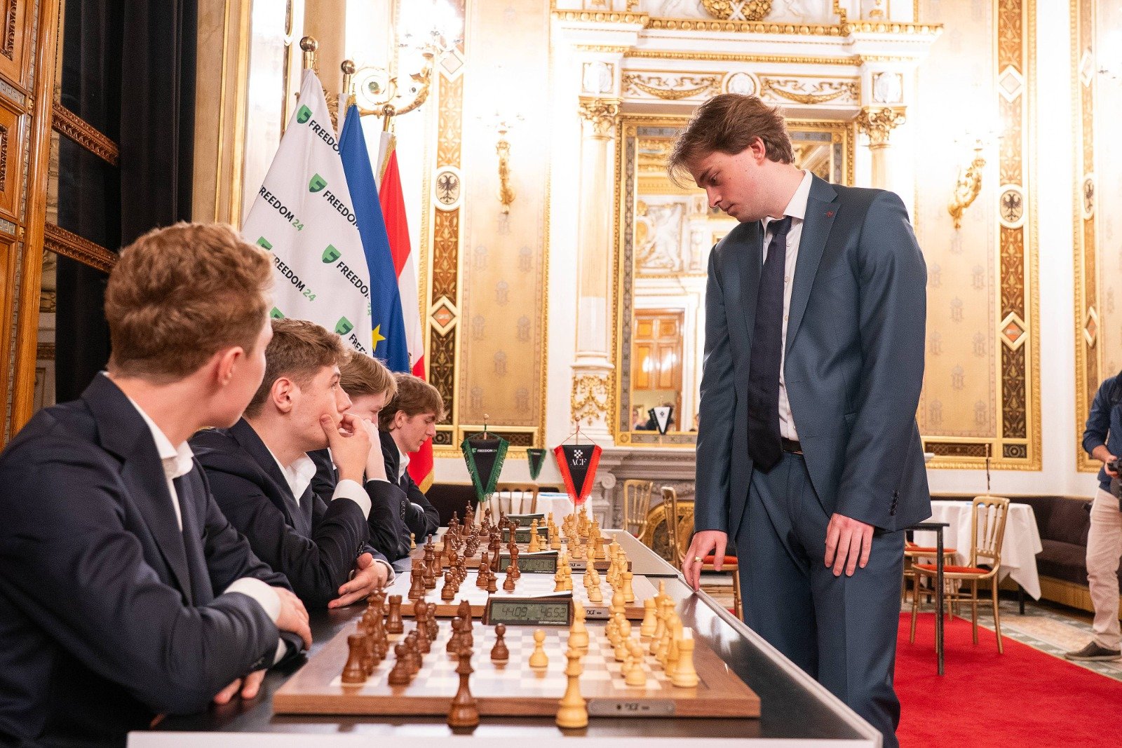 Chess news — Vincent Keymer plays simultaneous exhibition at the magnificent Vienna State Opera