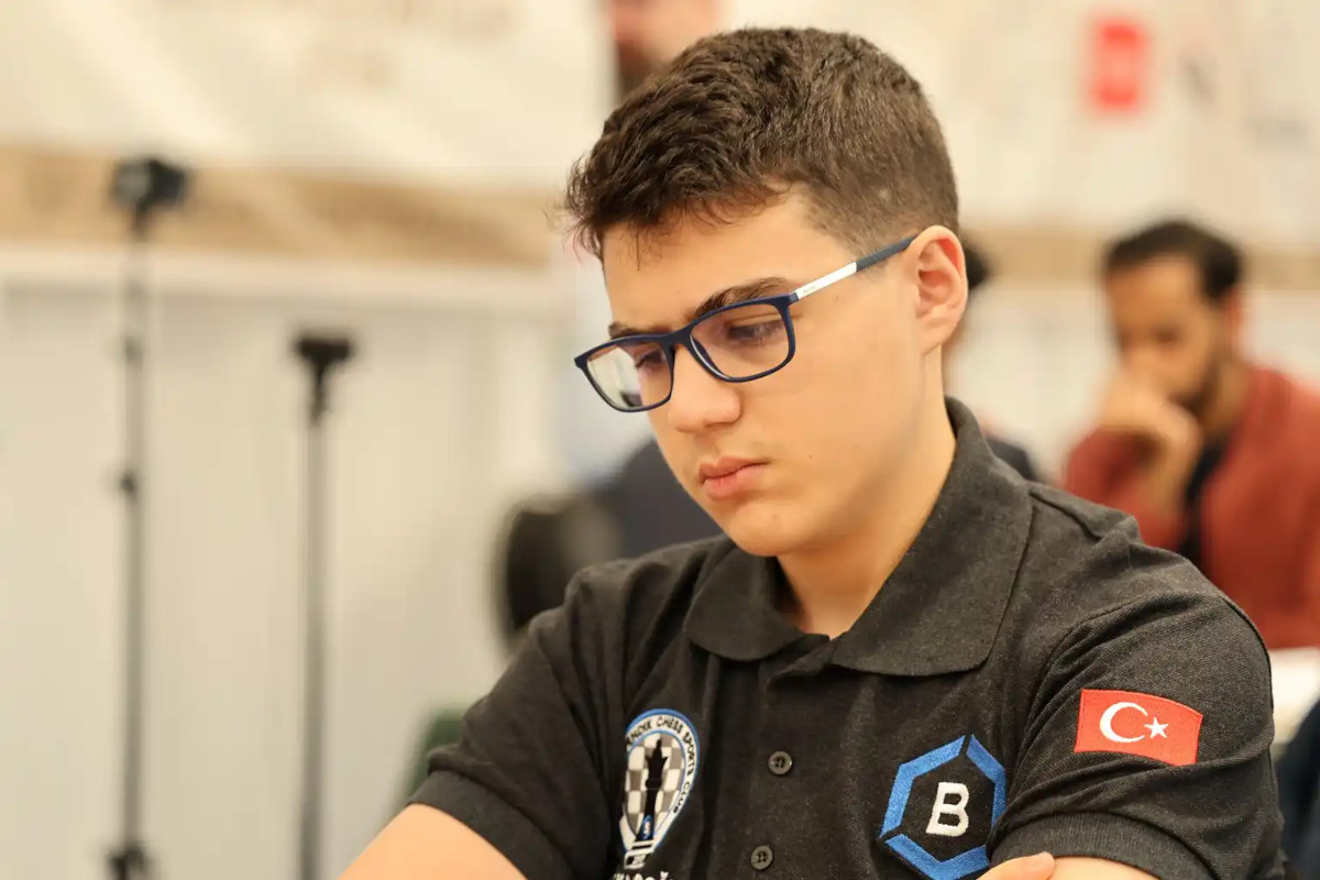 Chess news — European Club Cup: Three co-leaders in both sections going into final round