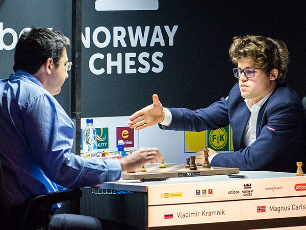 Carlsen Falters In Winning Position, Loses To MVL 