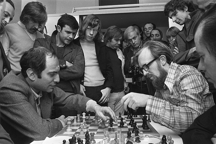 Mikhail Tal vs Tigran Petrosian, USSR Championship 1977,Tamil chess  channel,best chess games tamil 