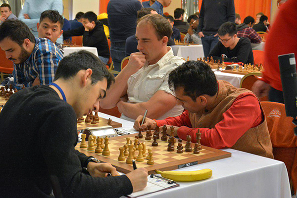 GM Alexandr Fier encara Wei Yi! - Aeroflot Open 2019 