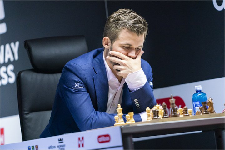 Magnus Carlsen vs Alireza Firouzja - Bongcloud