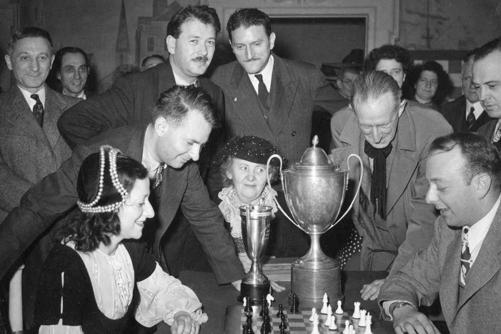 SAMUEL RESHEVSKY Defeats Jose Capablanca Cuban CHESS Grandmaster 1933  Newspaper