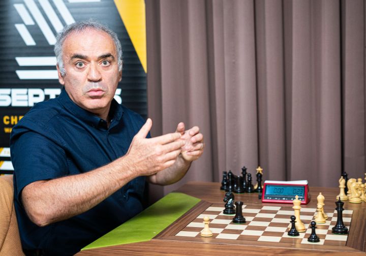 Cackling Garry Kasparov Wins Another Chess Match Against Roomba