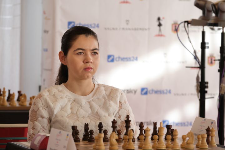 Goryachkina goes into the last round one point clear of Koneru