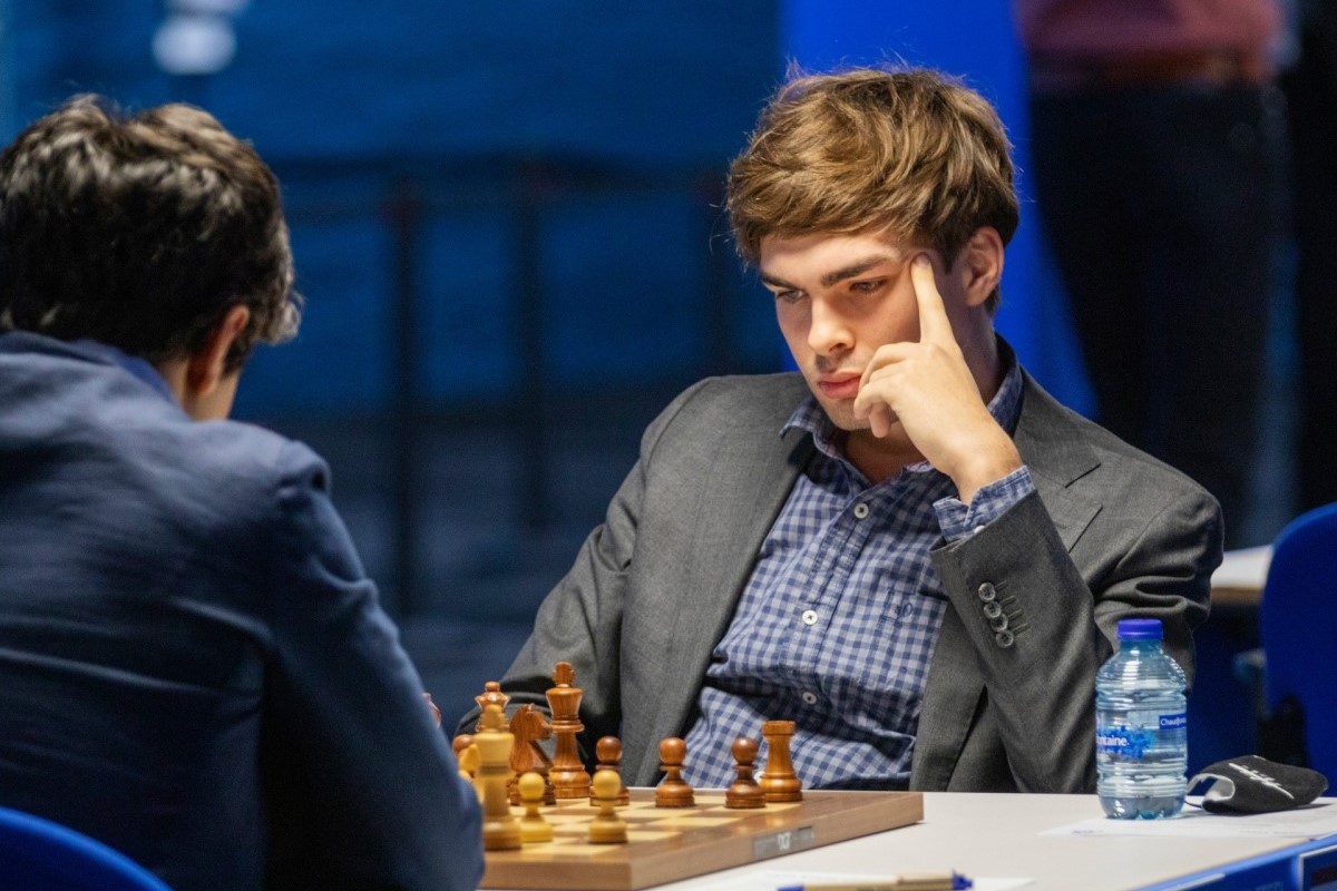 SZACHY 292# Magnus Carlsen - Firouzja Alireza, TATA STEEL 2021, debiut  szachowy gambit hetmański 