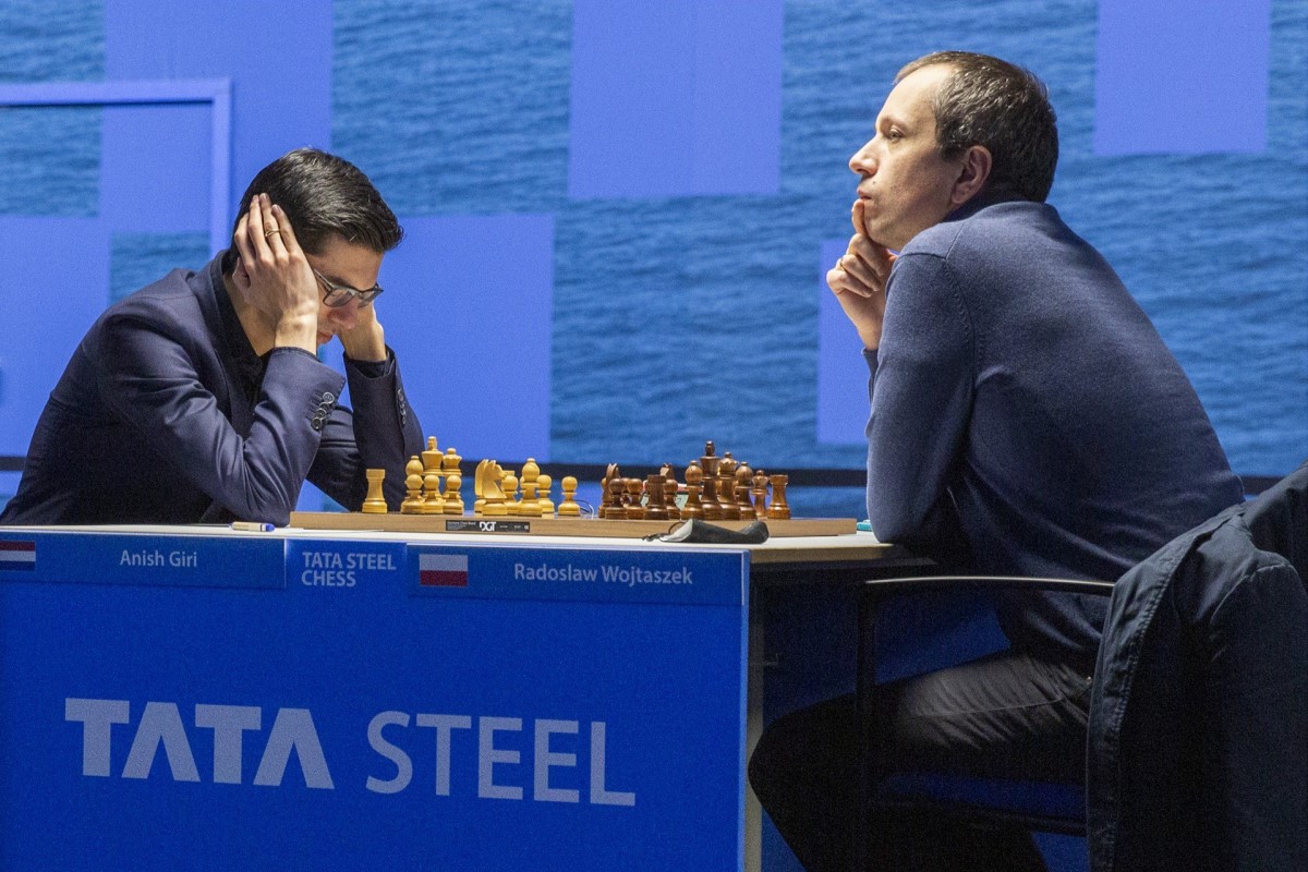 Tata Steel Chess 2011 - Magnus Carlsen vs Anish Giri 
