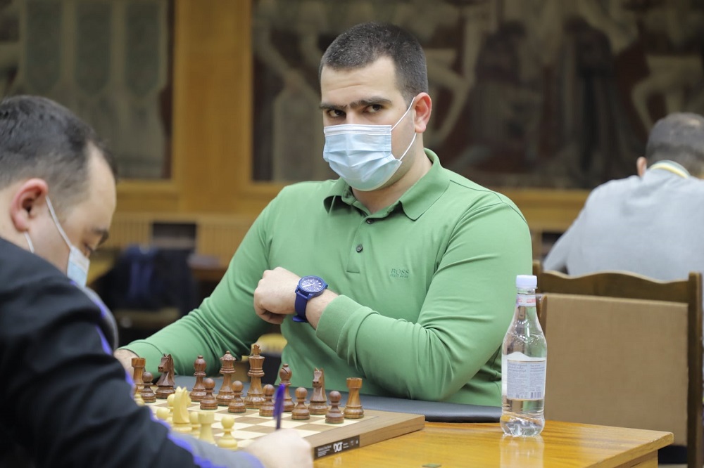 The chess games of Tigran L Petrosian