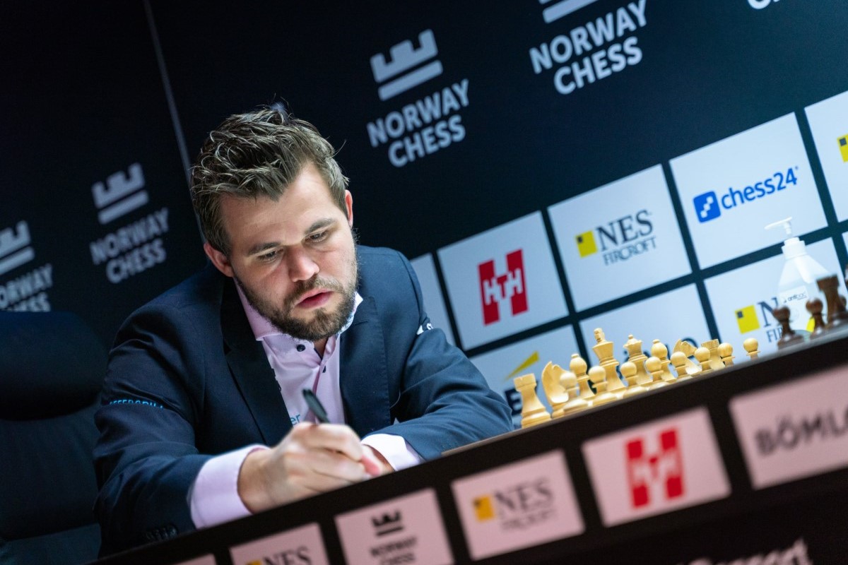 chess24 - Magnus Carlsen edged victory in his World